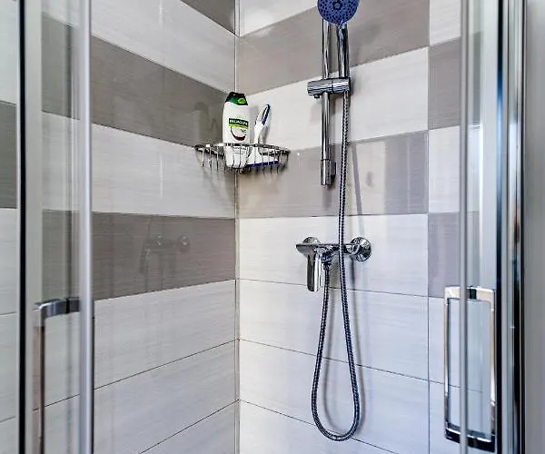 Modern Old Town - 자다르