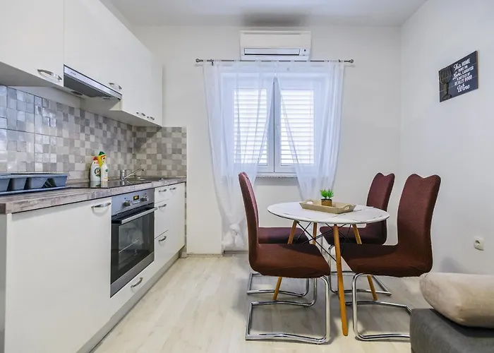 Modern Old Town - 자다르